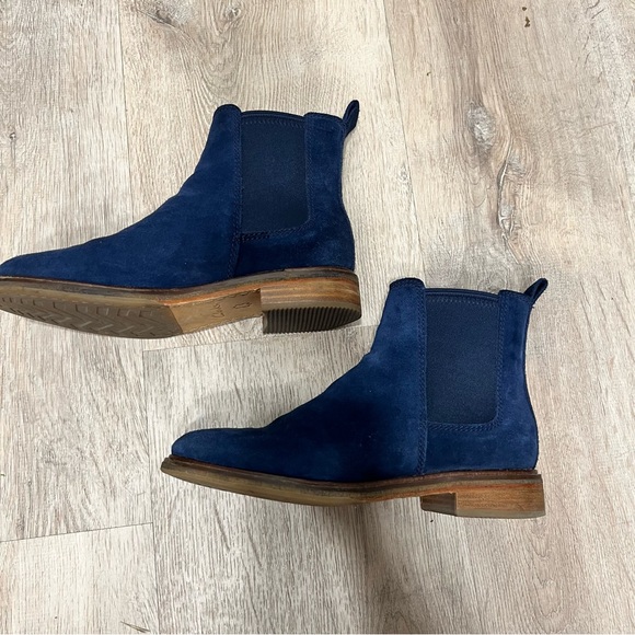 Clarkdale Arlo Navy Suede Boot 6M (Chelsea Boot) - Picture 4 of 8